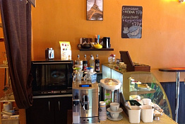 Очень привлекательное и удобное Кафе-Пекарня, которое расположено недалеко от метро