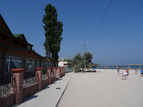 Отель на песчаном пляже Крымского полуострова