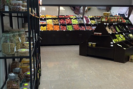 Продуктовый магазин в Петроградском районе
