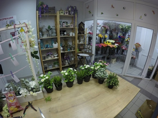 Цветочный магазин в густозаселенном жилом массиве