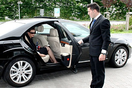 VIP-служба проката автомобилей с водителем для корпоративных клиентов (черные мерседесы)