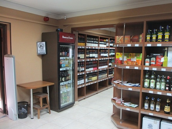 Алкогольный супермаркет с помещением в собственность в густонаселенном районе с высокой проходимостью
