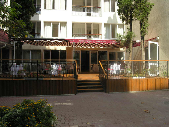 продается готовый действующий бизнес - гостиница в центре Гурзуфа (Республика Крым)