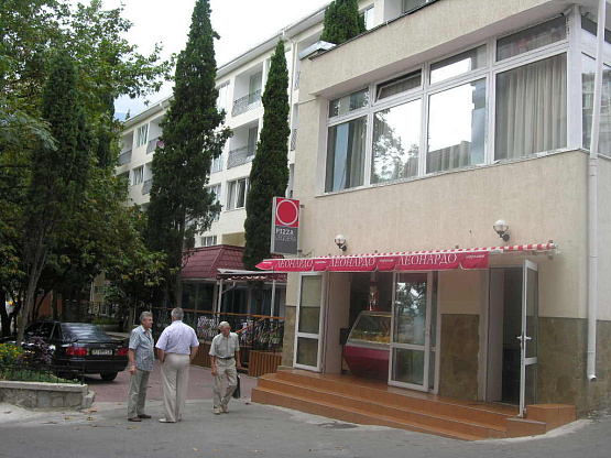 продается готовый действующий бизнес - гостиница в центре Гурзуфа (Республика Крым)